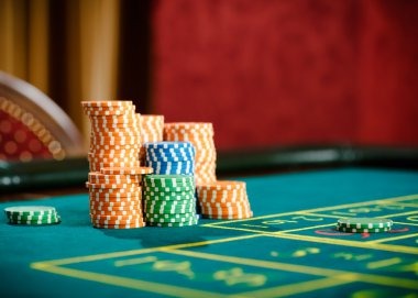 diva lotre AduQ multi-player table with deck and betting chips